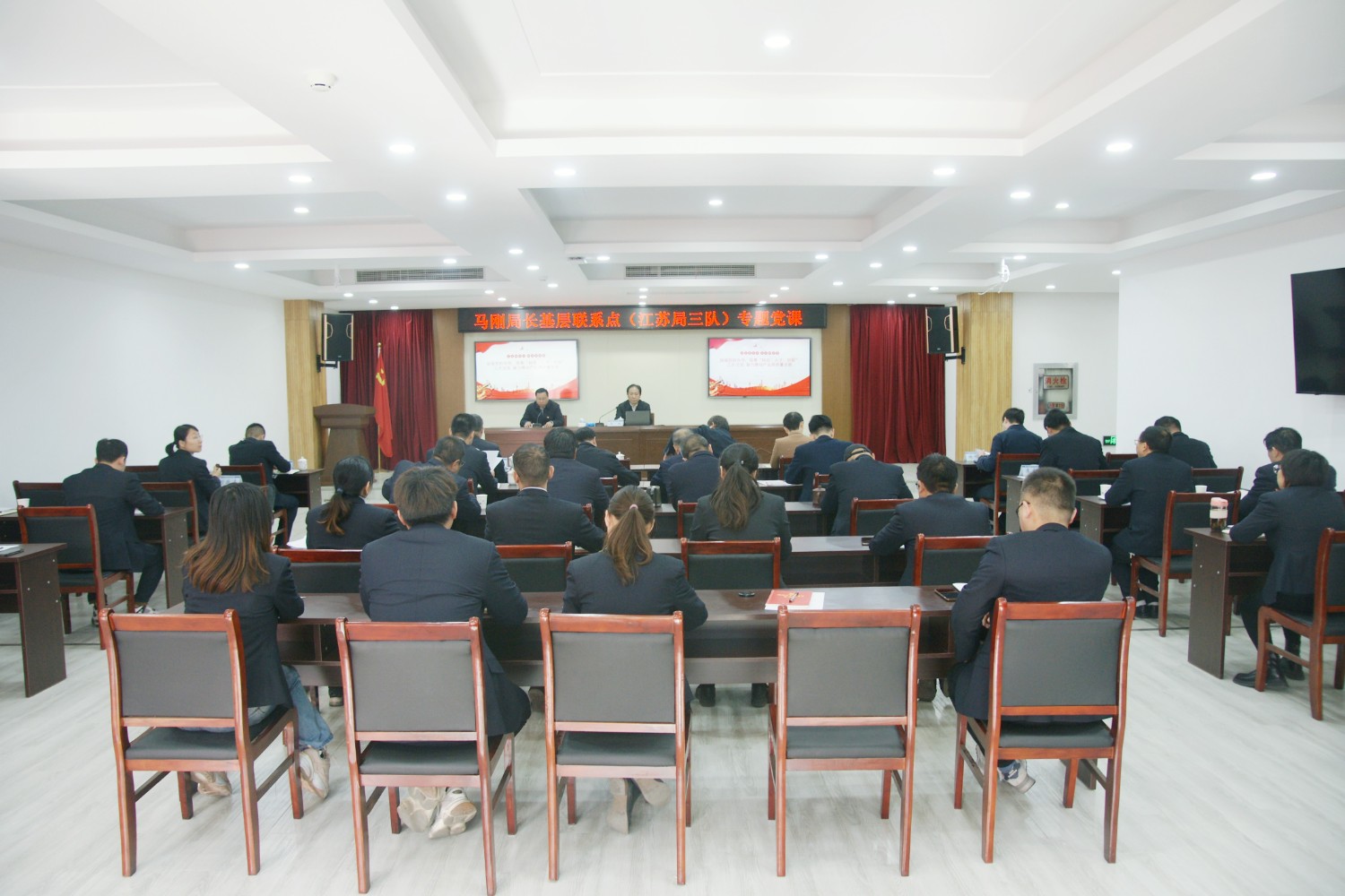 DSC02957_讲党课修图.jpg